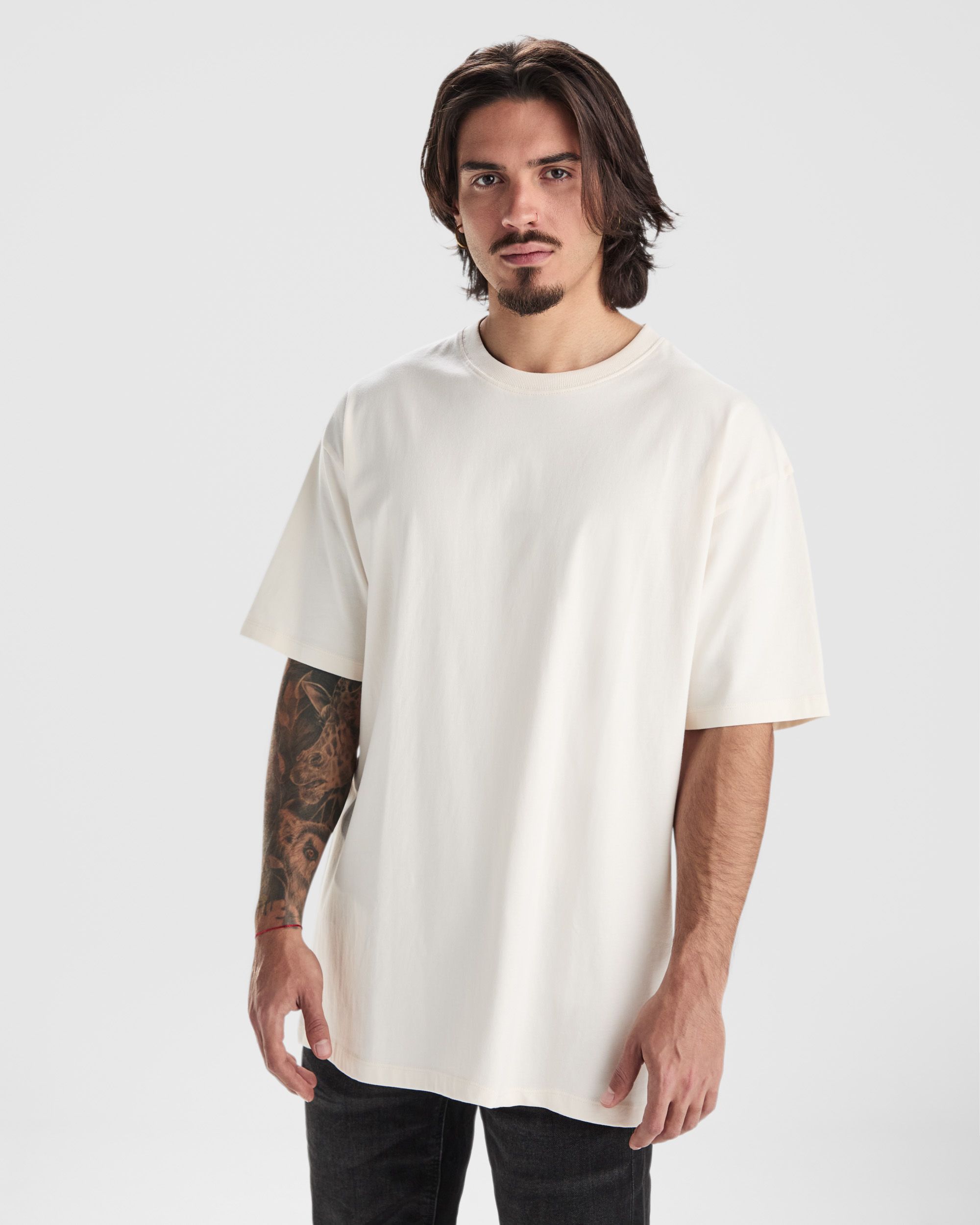 Camiseta unisex oversize Bull 210 g/m² – Roly 5 Camiseta unisex oversize Bull 210 g/m² vista modelo 1