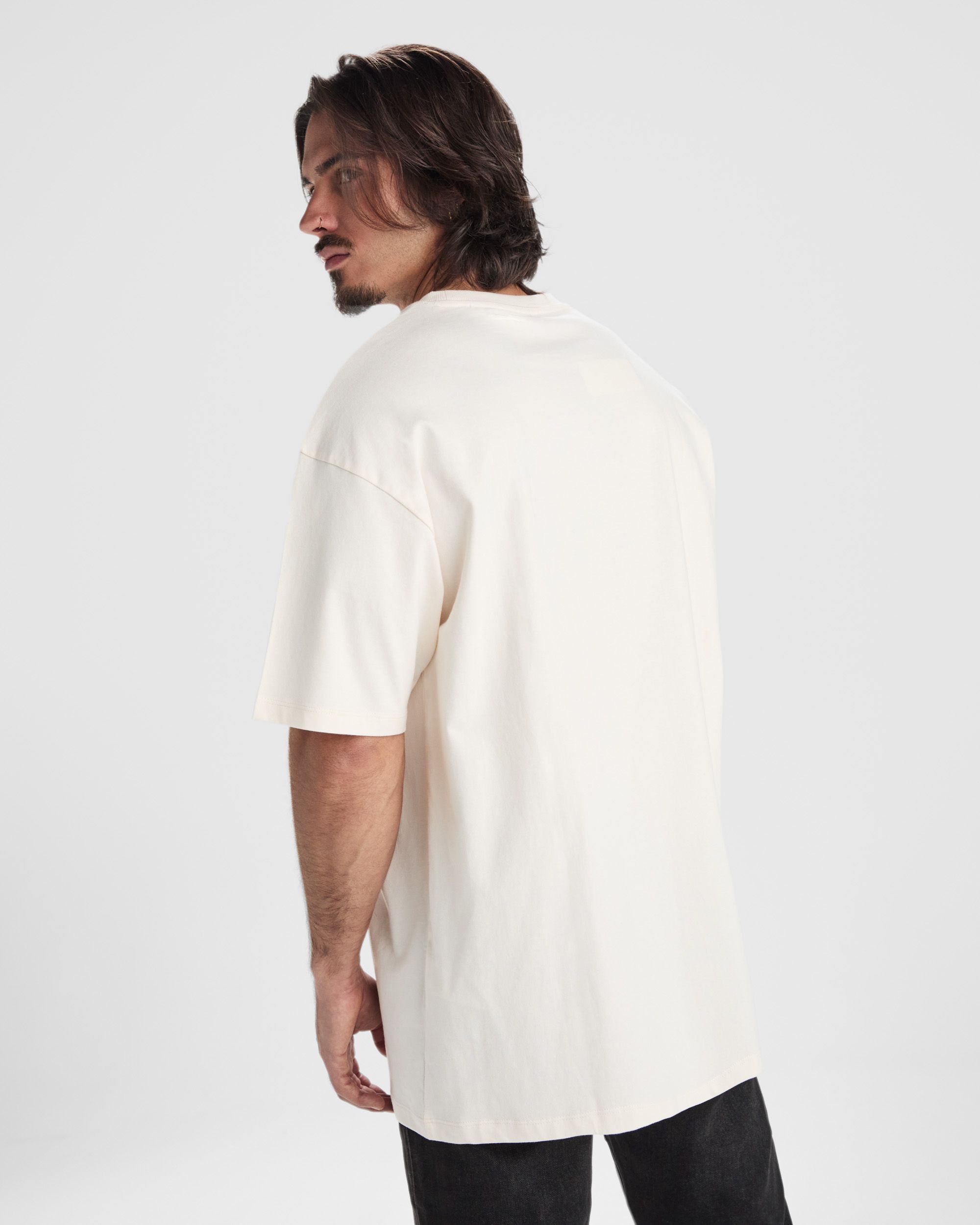 Camiseta unisex oversize Bull 210 g/m² – Roly 4 Camiseta unisex oversize Bull 210 g/m² vista modelo 2