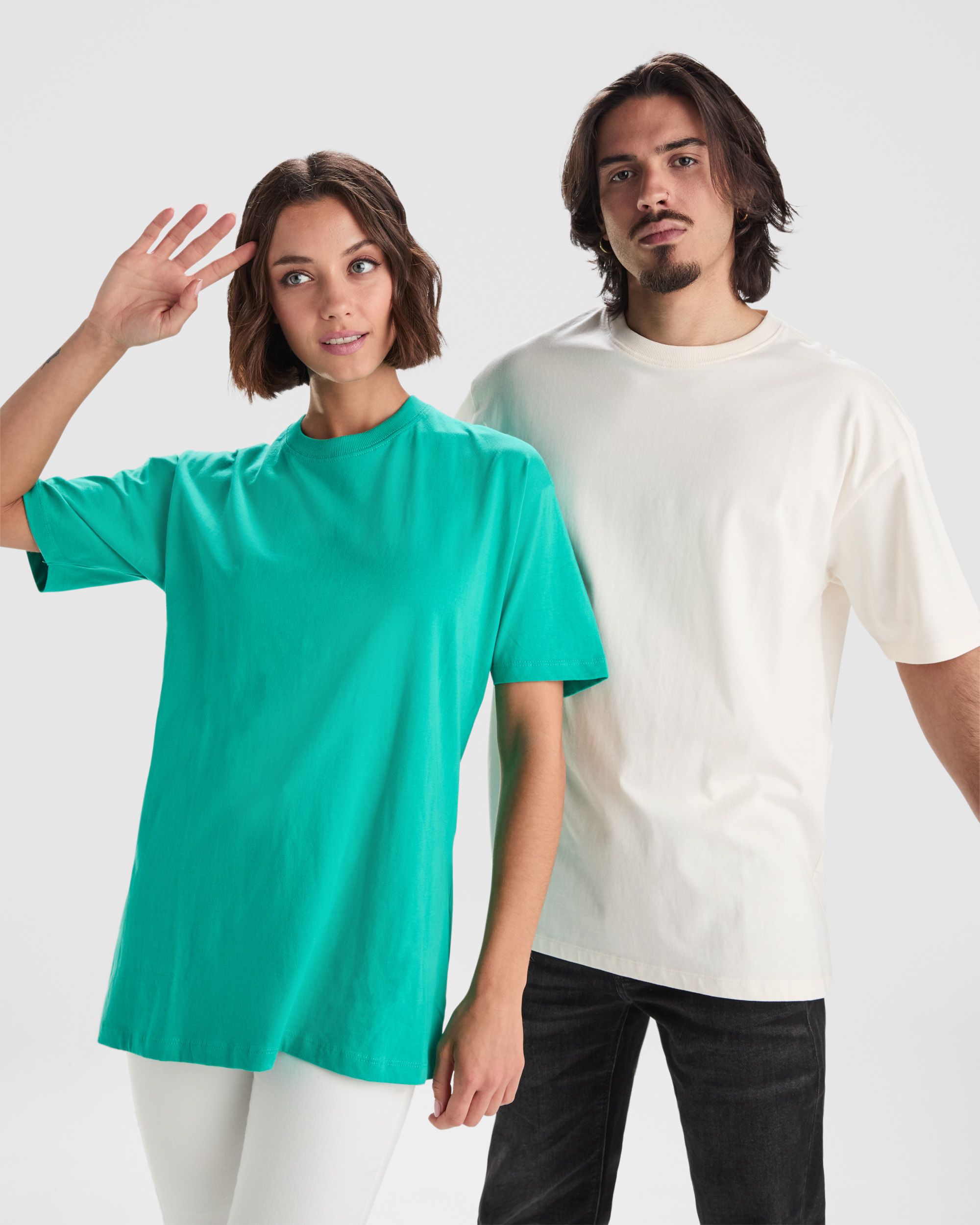 Camiseta unisex oversize Bull 210 g/m² – Roly 3 Camiseta unisex oversize Bull 210 g/m² vista modelo 3