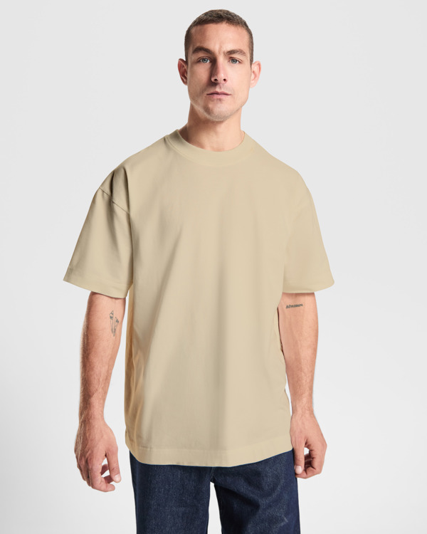 Camiseta unisex oversize Chow 270 g/m² – Roly 2 Camiseta unisex oversize Chow 270 g/m² vista modelo 1