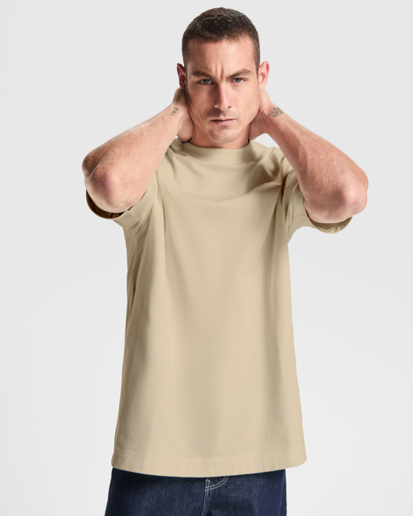 Camiseta unisex oversize Chow 270 g/m² – Roly 3 Camiseta unisex oversize Chow 270 g/m² vista modelo 2