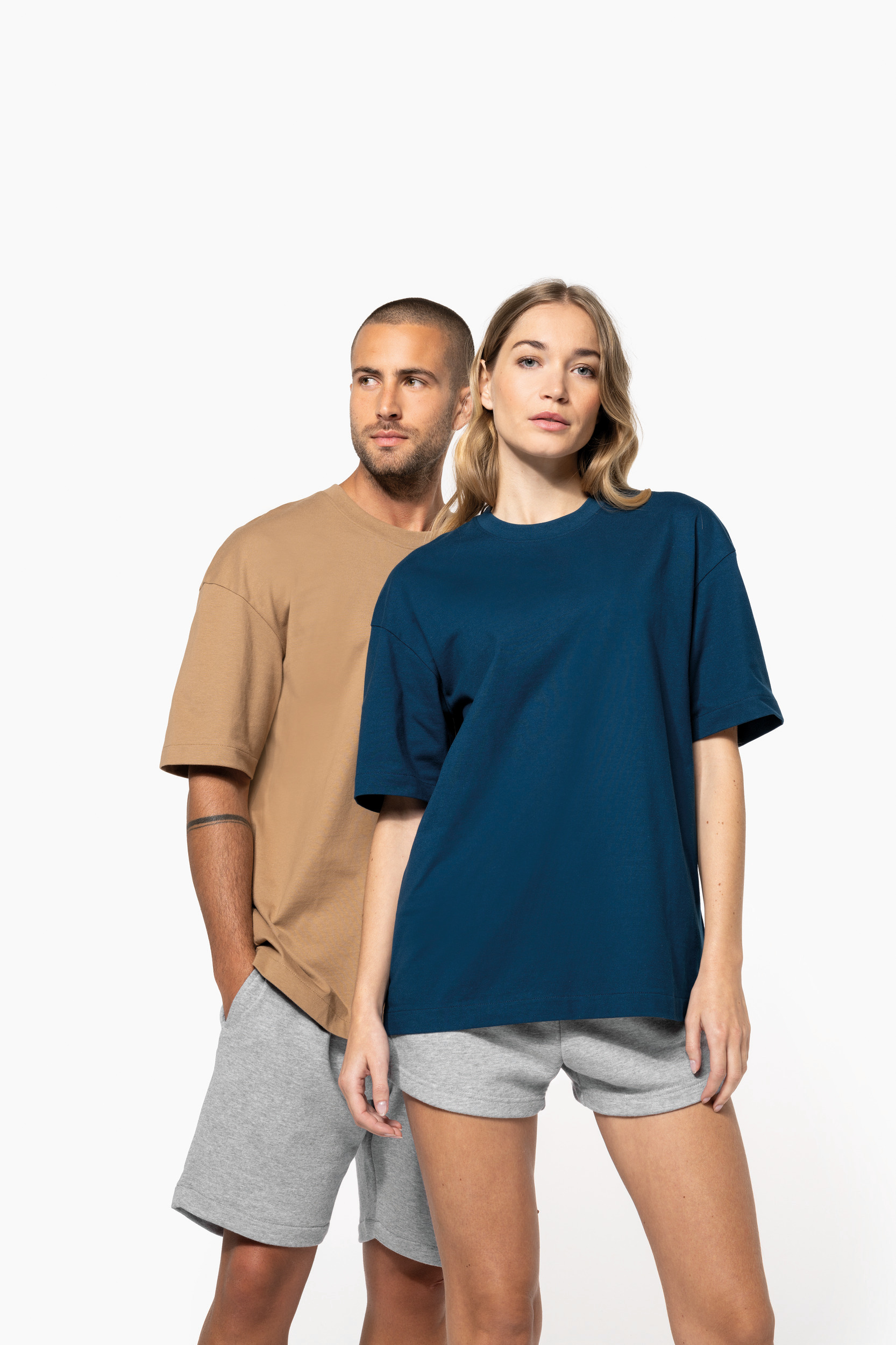 Camiseta unisex oversize K3008 220 g/m² – TopTex 4 Camiseta unisex oversize K3008 220 g/m² vista modelo 3