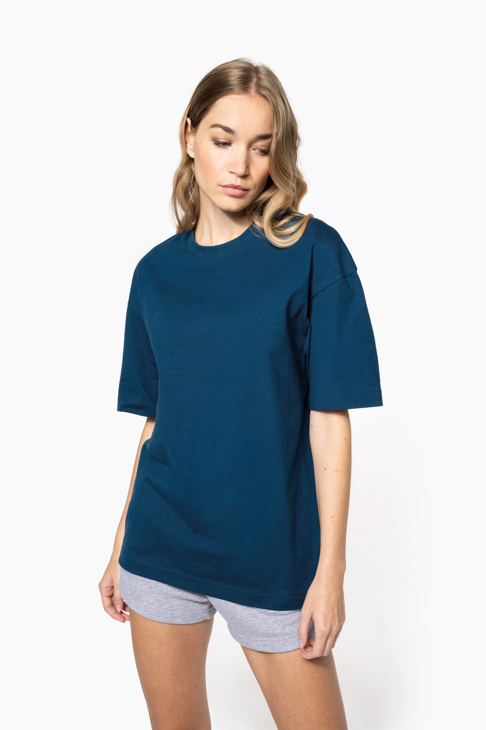Camiseta unisex oversize K3008 220 g/m² – TopTex 5 Camiseta unisex oversize K3008 220 g/m² vista modelo 4